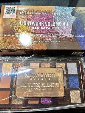 Danessa Myricks Beauty Lightwork Volume VII Freedom Palette - Multi-Colored